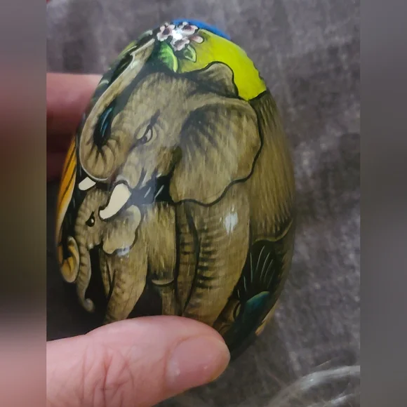 Hand-Painted Elephant And Tiger Hand Painted Decorative Egg, Bali - Picture 4 of 9